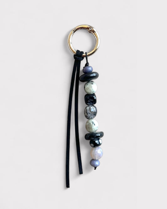 Monochrome (black)